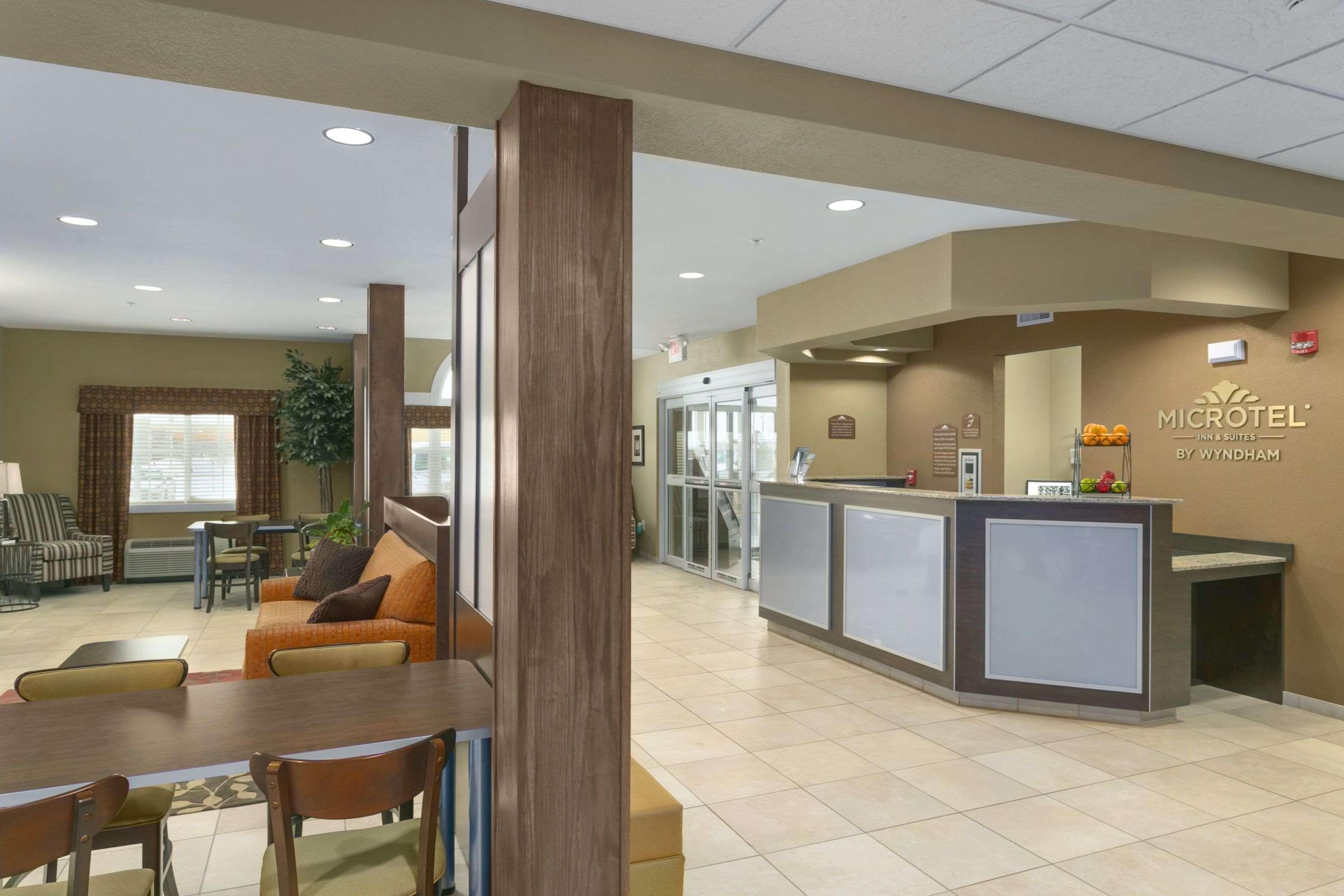 Microtel Inn & Suites By Wyndham Minot Exterior foto